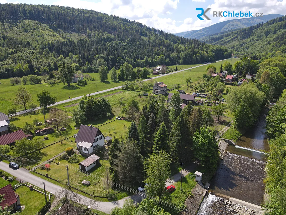 Prodej rodinného domu 126 m², pozemek 3829 m²